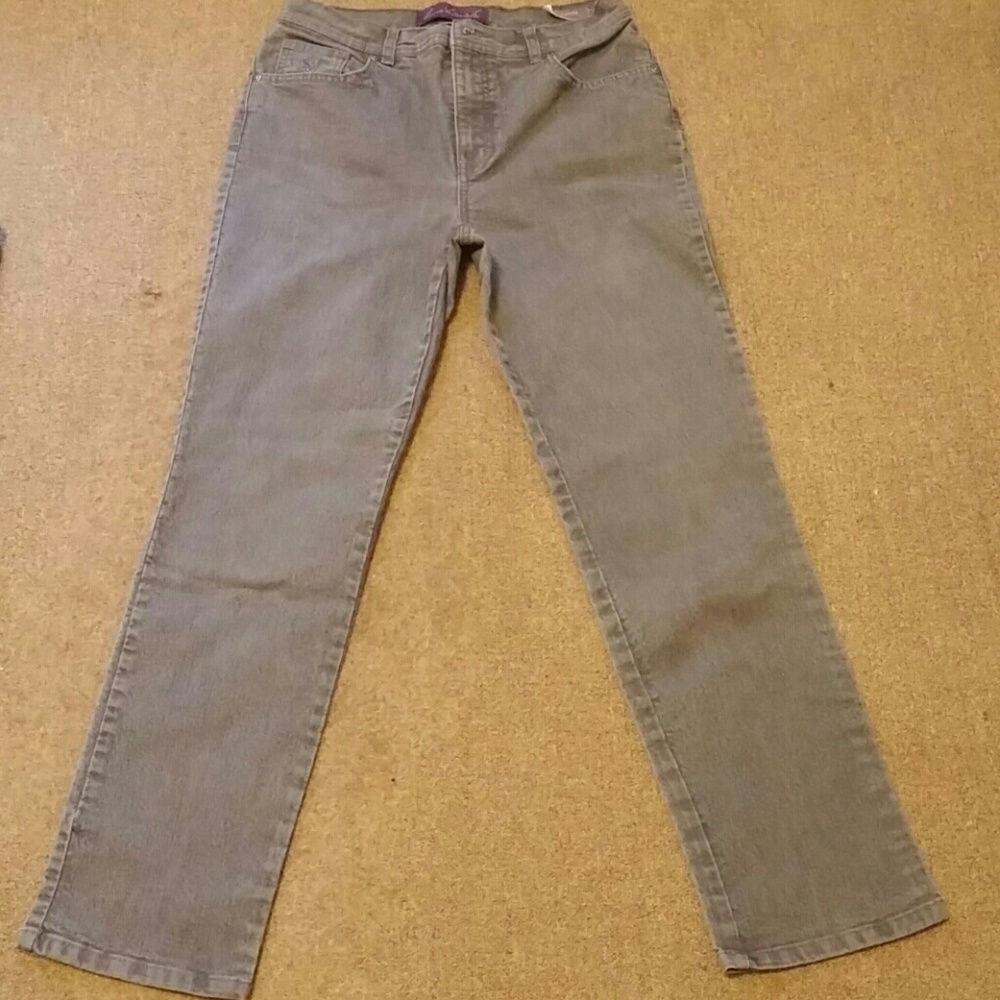EUC Gloria Vanderbilt grey jeans
